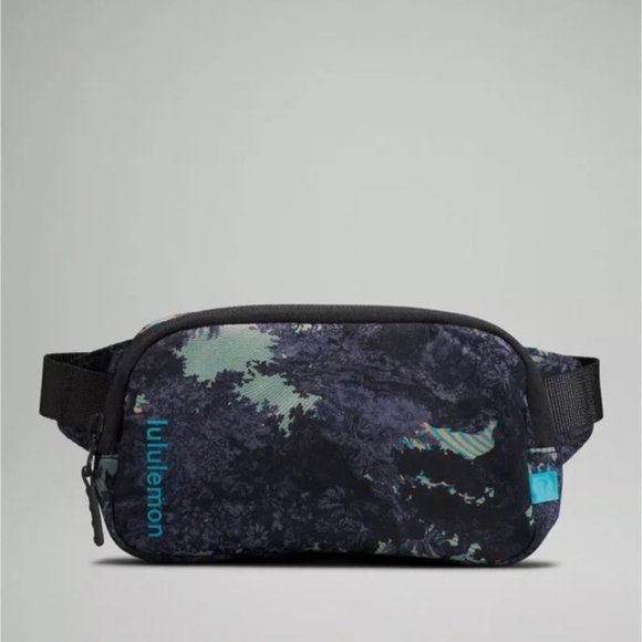 NWT Psychedelic Mini Belt Bag lululemon EBB - Picture 13 of 13